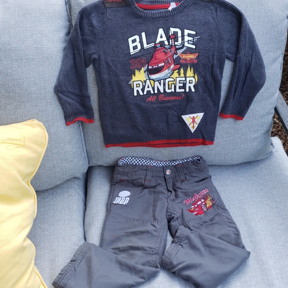 Disney  set pants and sweater